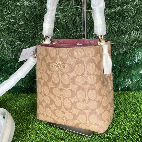 New! Coach Small Town Bucket Bag In Signature Canvas - Picture 7 of 16